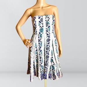 Cynthia Steffe Strapless Corseted Floral Pattern Pleated Dress